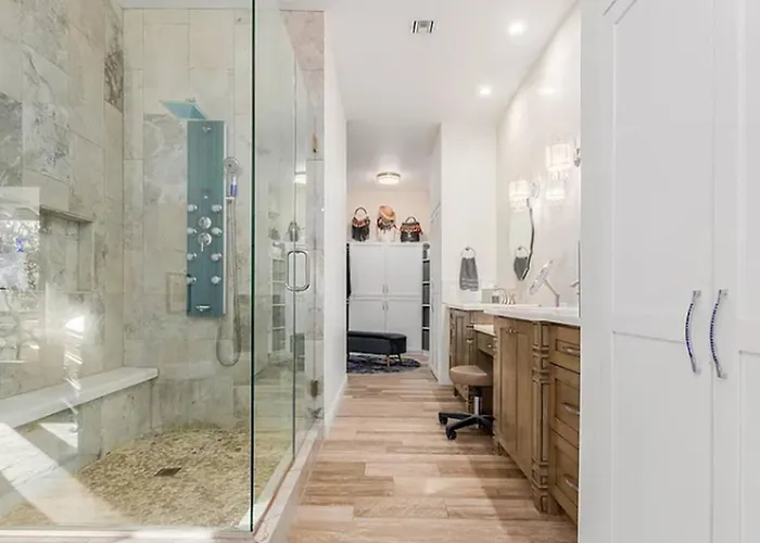 Holiday home Serene Oasis Getaway W/heated Pool+outdoor Space!
