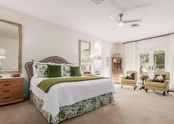 Holiday home Serene Oasis Getaway W/heated Pool+outdoor Space! *