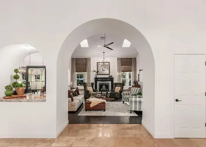 Serene Oasis Getaway W/heated Pool+outdoor Space!