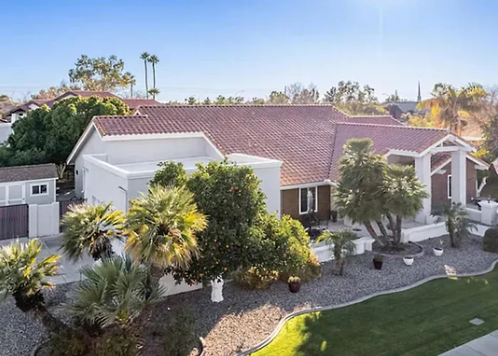 Holiday home Serene Oasis Getaway W/heated Pool+outdoor Space! *