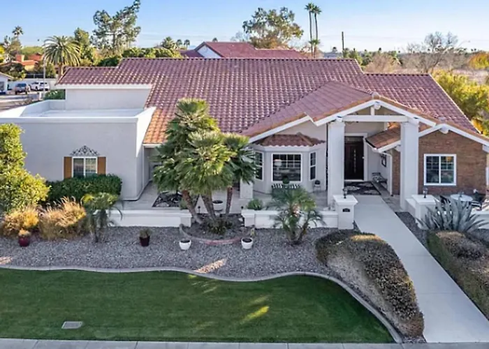 Serene Oasis Getaway W/heated Pool+outdoor Space! Holiday home