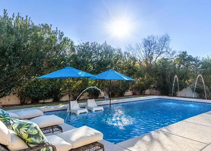 Holiday home Serene Oasis Getaway W/heated Pool+outdoor Space!