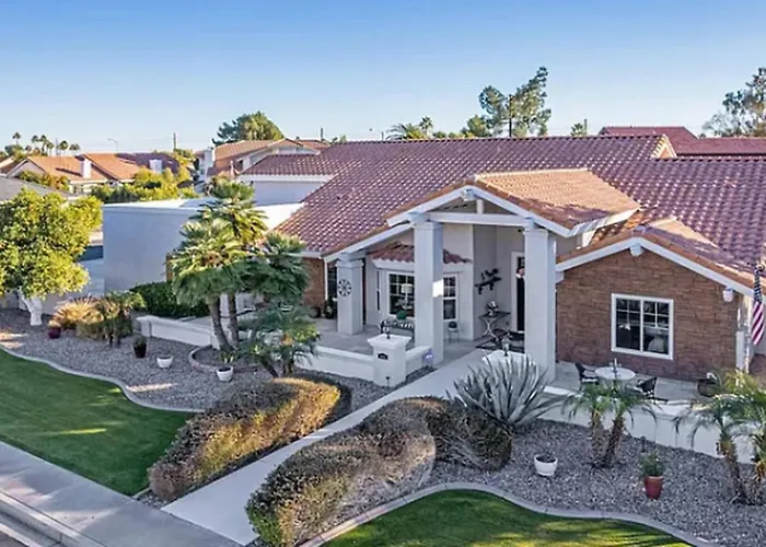 Serene Oasis Getaway W/heated Pool+outdoor Space! *