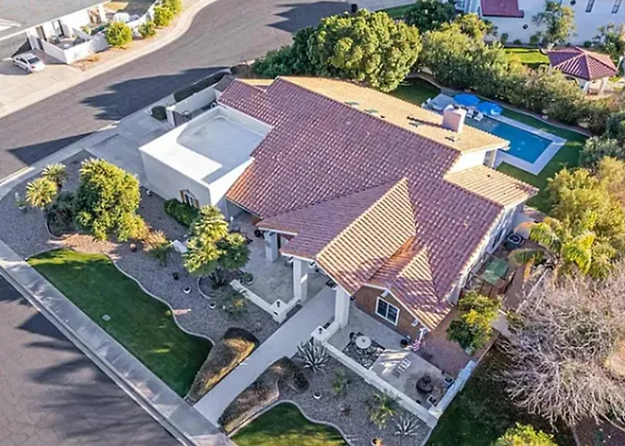 Serene Oasis Getaway W/heated Pool+outdoor Space! *