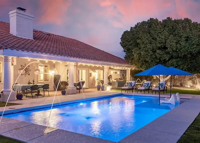 Holiday home Serene Oasis Getaway W/heated Pool+outdoor Space!