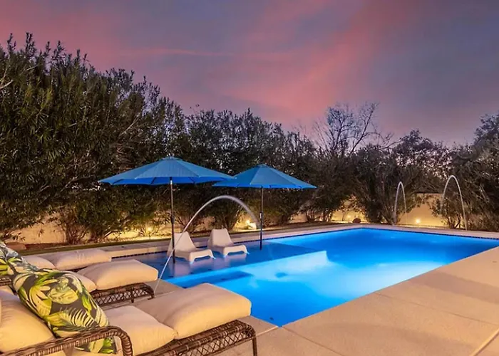 Serene Oasis Getaway W/heated Pool+outdoor Space! Mesa