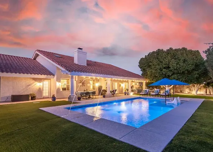 Serene Oasis Getaway W/heated Pool+outdoor Space!