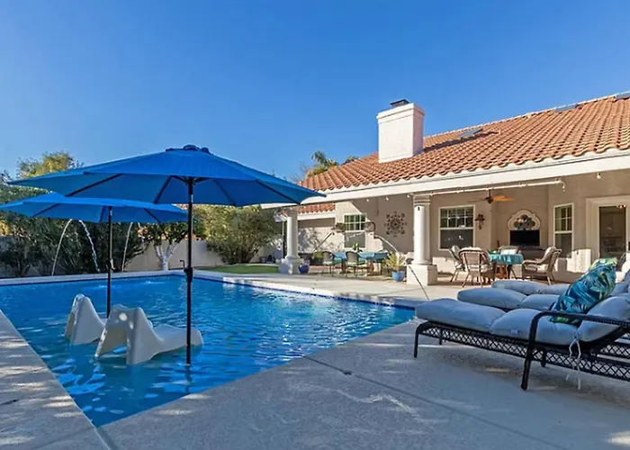 Holiday home Serene Oasis Getaway W/heated Pool+outdoor Space!