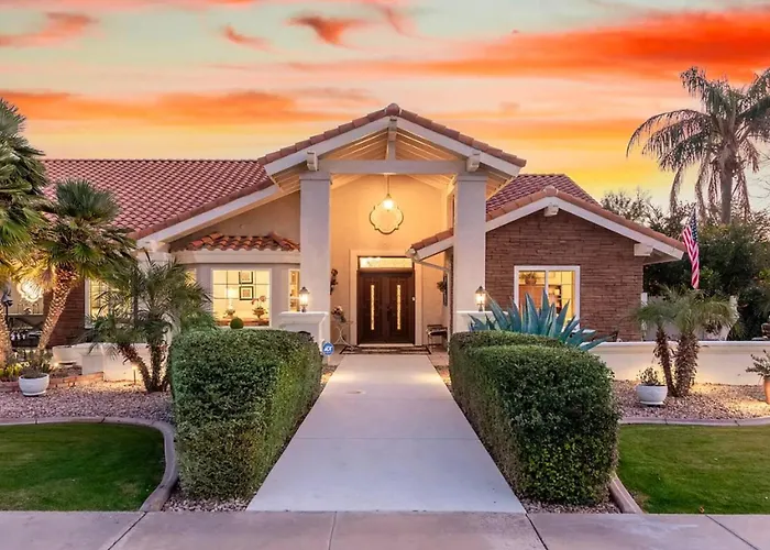Serene Oasis Getaway W/heated Pool+outdoor Space!