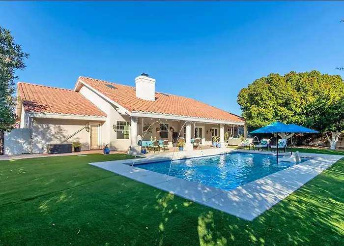 Serene Oasis Getaway W/heated Pool+outdoor Space! *
