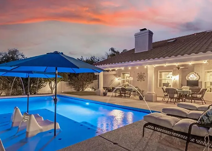 Serene Oasis Getaway W/heated Pool+outdoor Space! Holiday home *