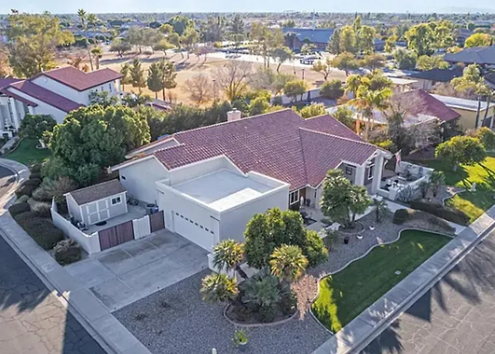 Holiday home Serene Oasis Getaway W/heated Pool+outdoor Space! *